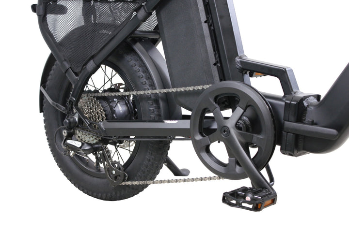Vamos Doblez 2026 rear wheel, chain and Shimano drivetrain detail